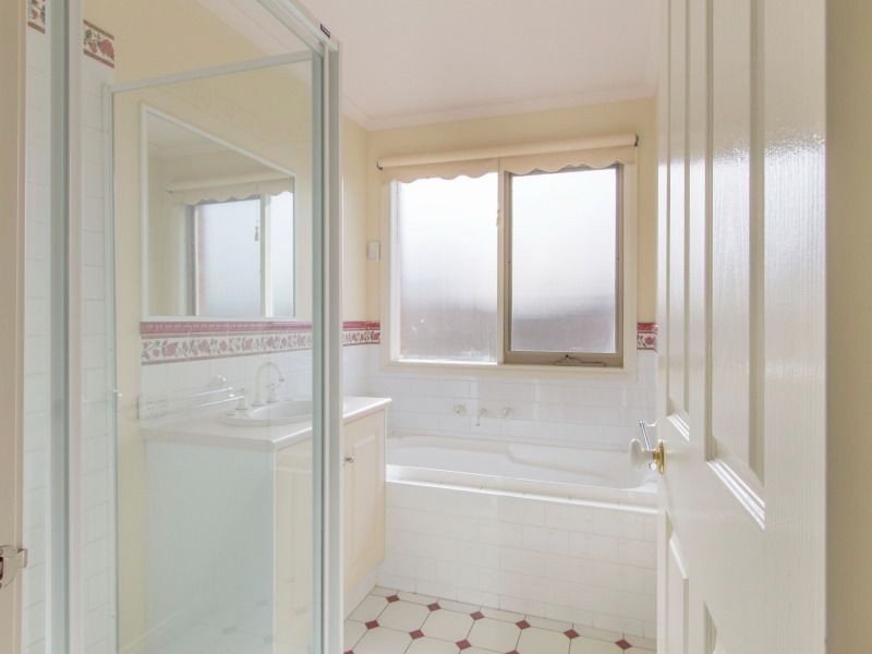 17 Huntingtower Crescent, Langwarrin VIC 3910