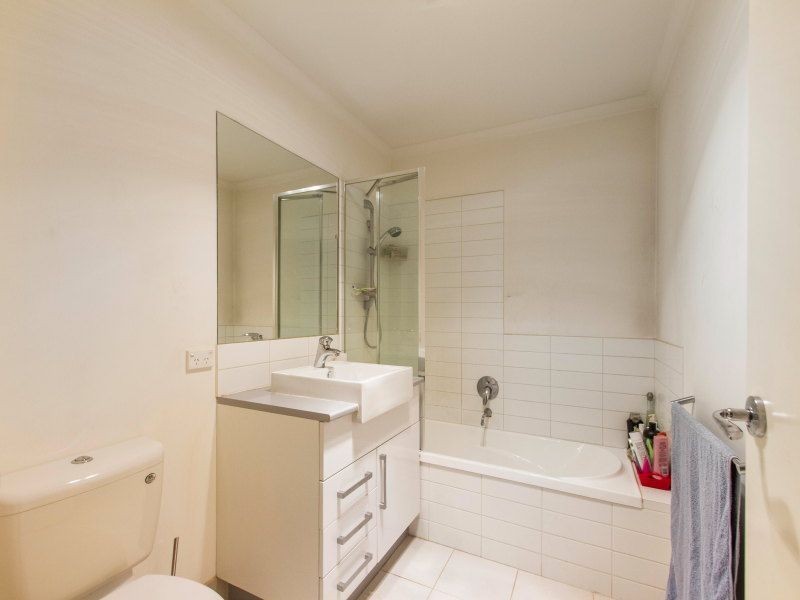 2/24-26 Robinia, Frankston VIC 3199