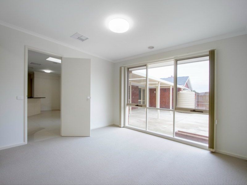 7 Dunmore Close, Langwarrin VIC 3910