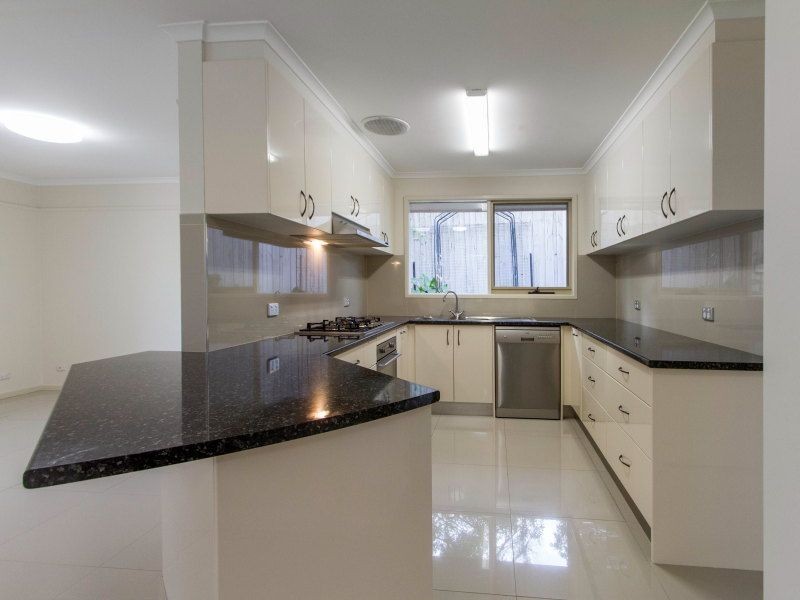 7 Dunmore Close, Langwarrin VIC 3910