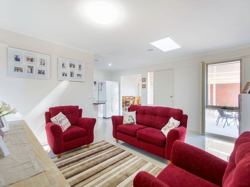 7 Dunmore Close, Langwarrin VIC 3910