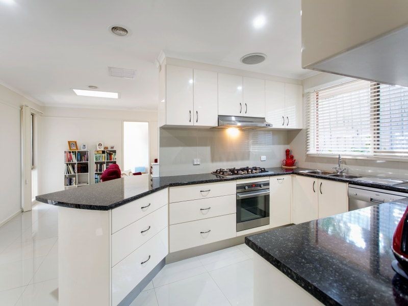 7 Dunmore Close, Langwarrin VIC 3910