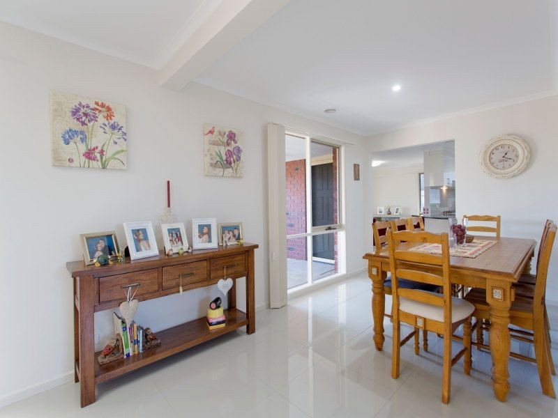 7 Dunmore Close, Langwarrin VIC 3910