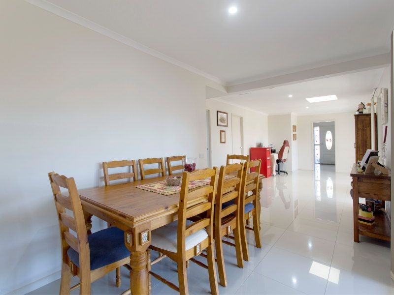 7 Dunmore Close, Langwarrin VIC 3910