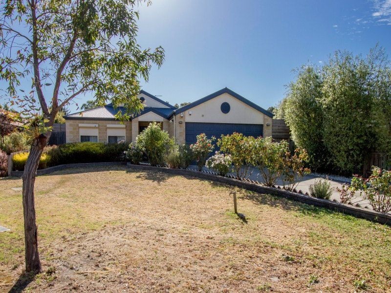 8 Little Acre Close, Langwarrin VIC 3910