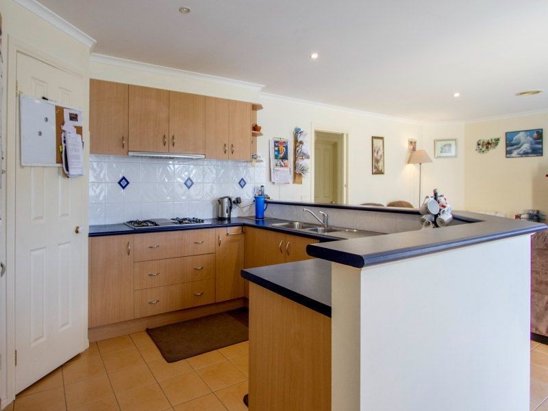 8 Little Acre Close, Langwarrin VIC 3910