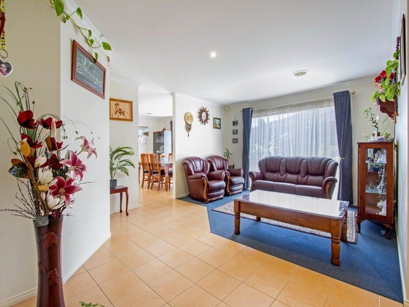 8 Little Acre Close, Langwarrin VIC 3910