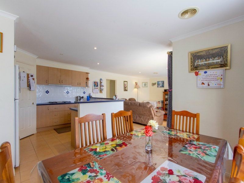 8 Little Acre Close, Langwarrin VIC 3910