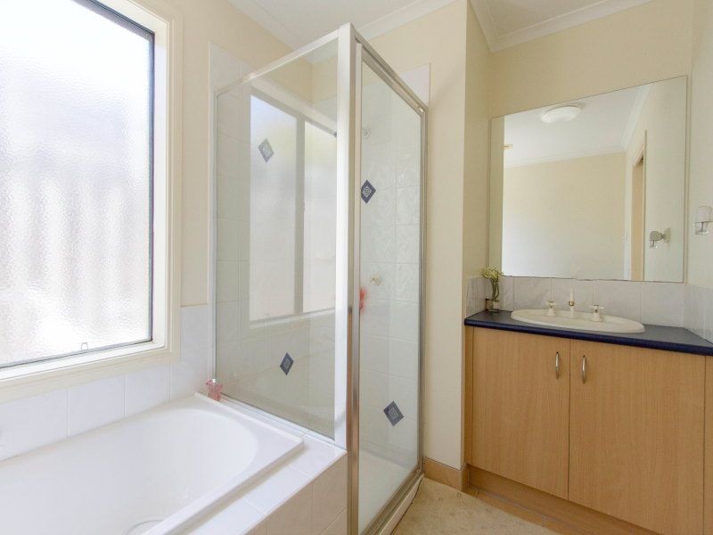 8 Little Acre Close, Langwarrin VIC 3910