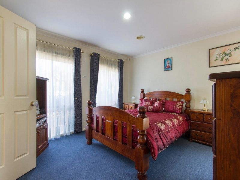 8 Little Acre Close, Langwarrin VIC 3910