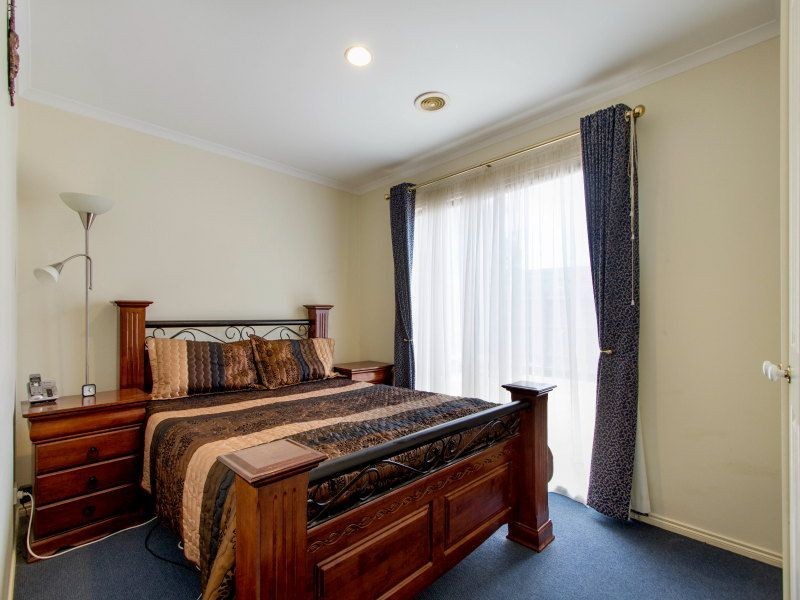 8 Little Acre Close, Langwarrin VIC 3910