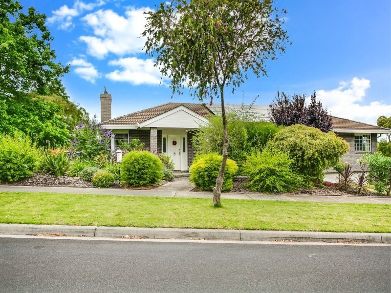 6 Fernwood Drive, Langwarrin VIC 3910