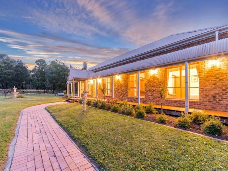 21 Grassmere Rd, Langwarrin VIC 3910