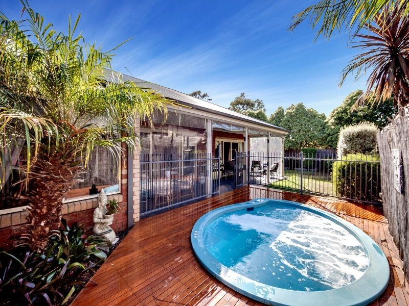 1 Little Acre Close, Langwarrin VIC 3910