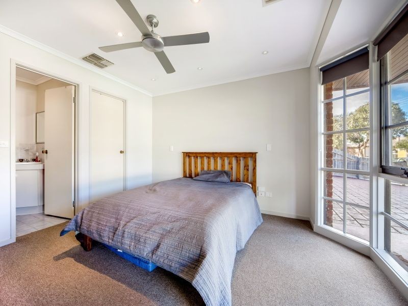 7 Dorchester Crescent, Carrum Downs VIC 3201