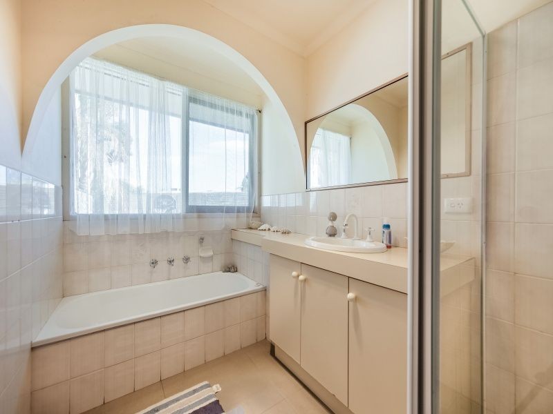 7 Dorchester Crescent, Carrum Downs VIC 3201