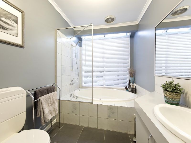 28 Greenacres Court, Langwarrin VIC 3910