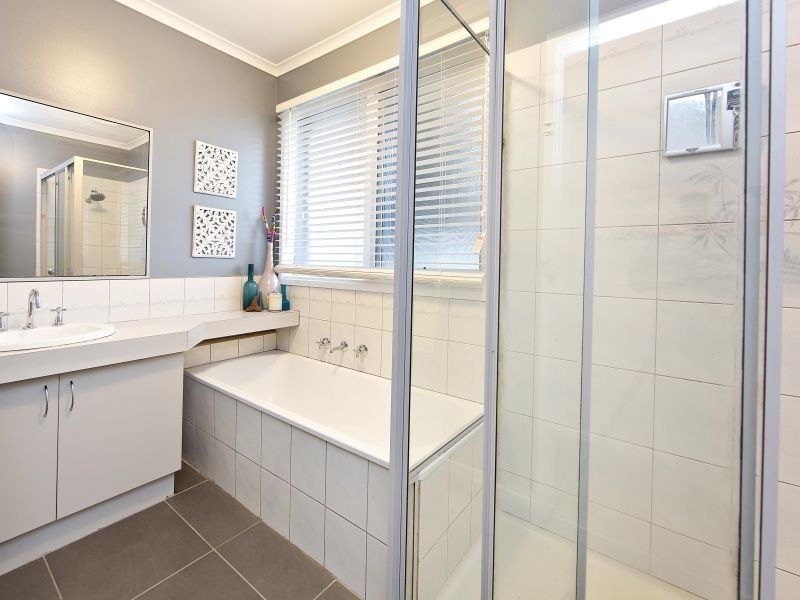 28 Greenacres Court, Langwarrin VIC 3910