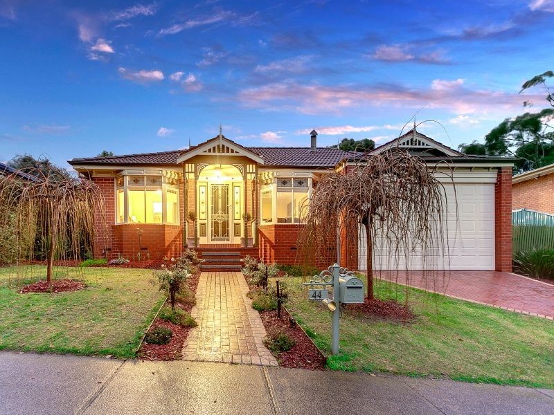 44 Cotoneaster Way, Langwarrin VIC 3910