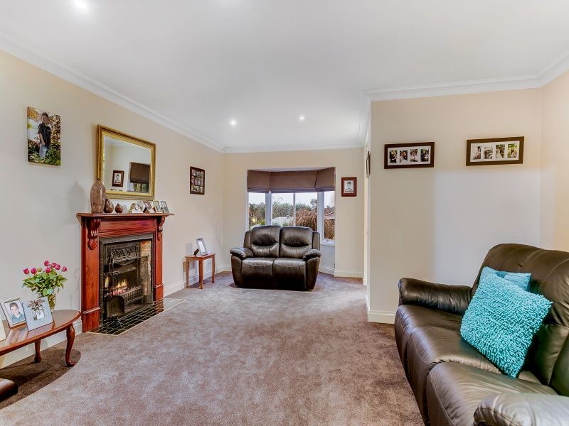 44 Cotoneaster Way, Langwarrin VIC 3910