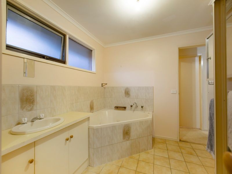 13 Beacon Drive, Langwarrin VIC 3910