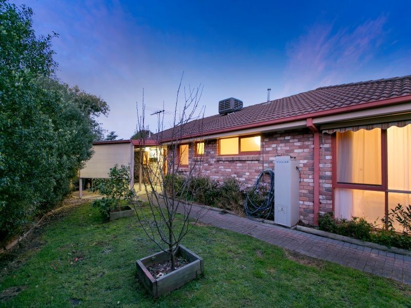 13 Beacon Drive, Langwarrin VIC 3910