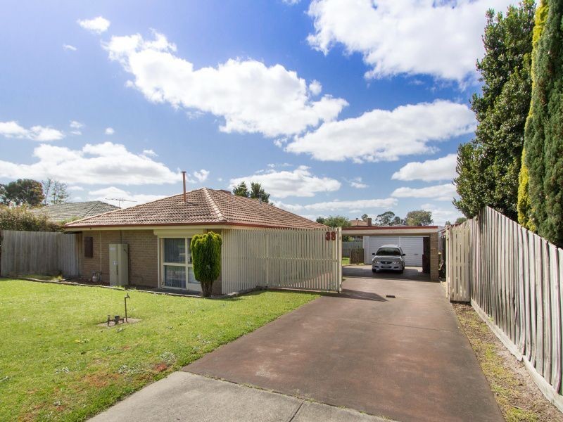 38 Whimbrel Crescent, Carrum Downs VIC 3201
