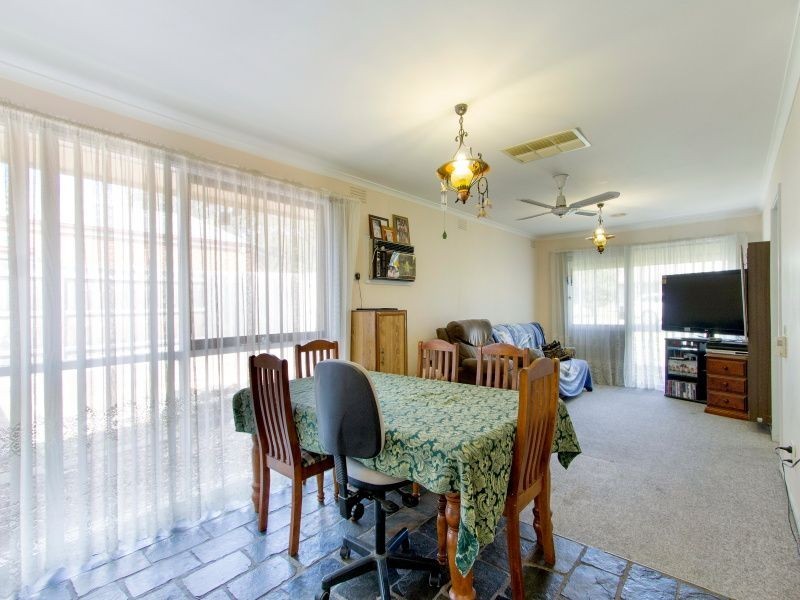 38 Whimbrel Crescent, Carrum Downs VIC 3201