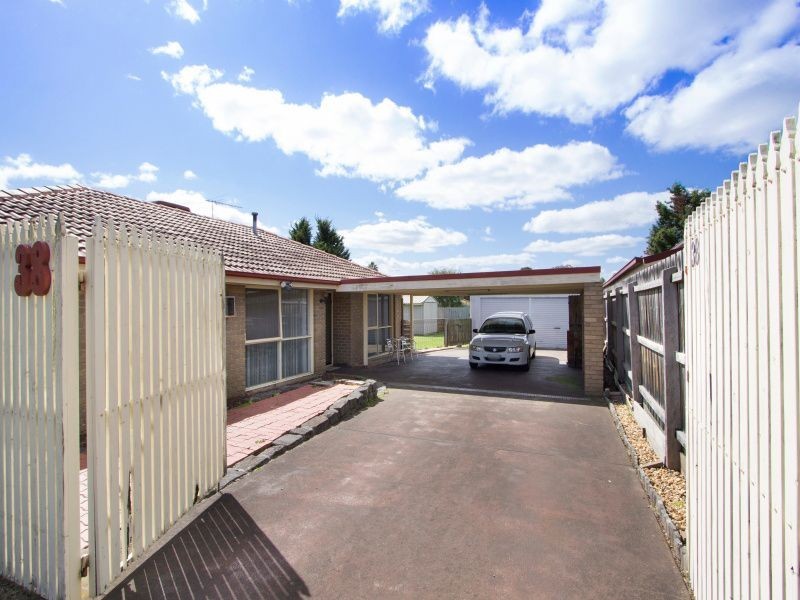 38 Whimbrel Crescent, Carrum Downs VIC 3201