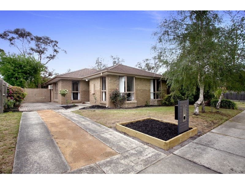 102 Willow Rd, Frankston VIC 3199