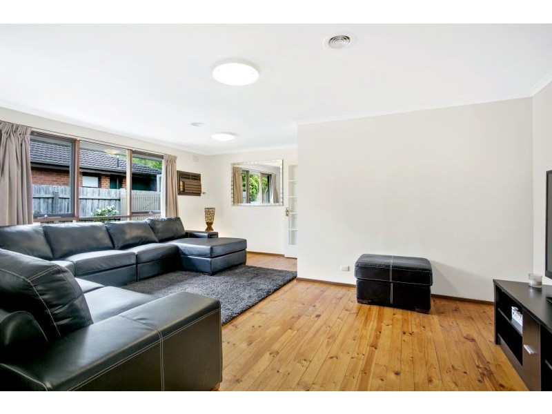 102 Willow Rd, Frankston VIC 3199
