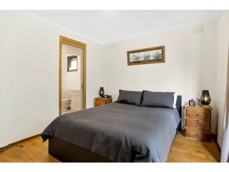 102 Willow Rd, Frankston VIC 3199