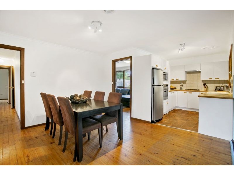102 Willow Rd, Frankston VIC 3199