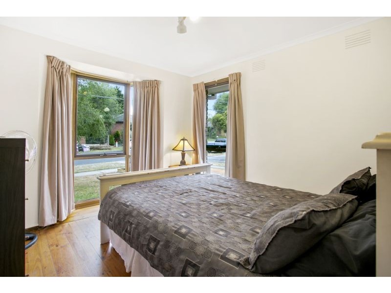 102 Willow Rd, Frankston VIC 3199