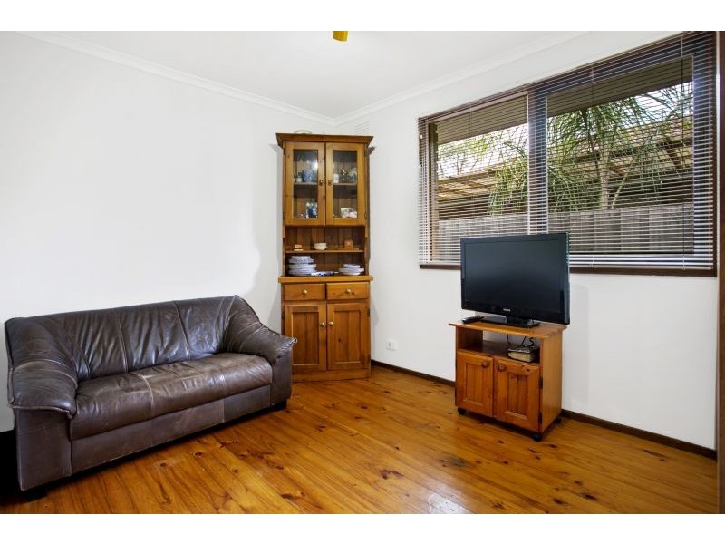 102 Willow Rd, Frankston VIC 3199