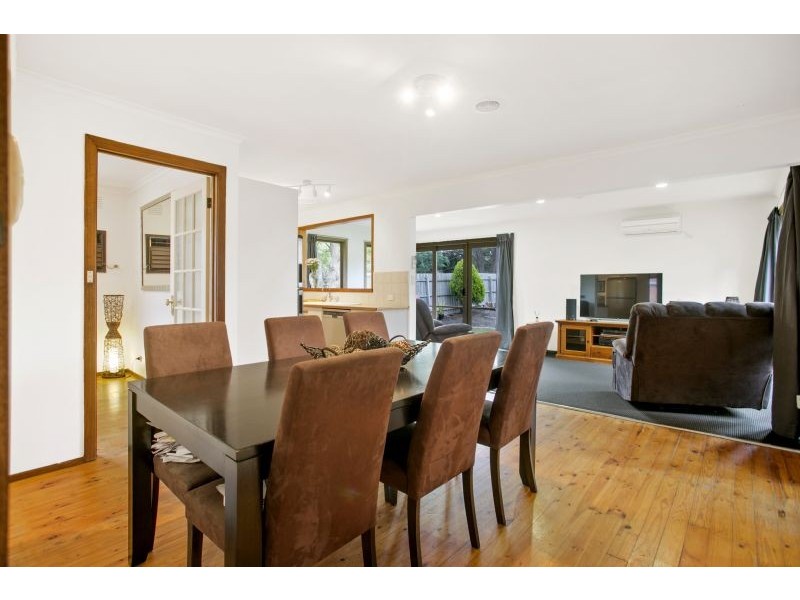 102 Willow Rd, Frankston VIC 3199