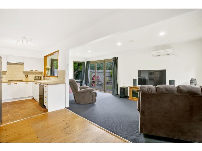 102 Willow Rd, Frankston VIC 3199