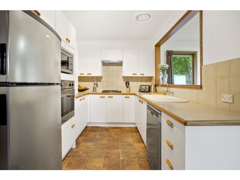 102 Willow Rd, Frankston VIC 3199