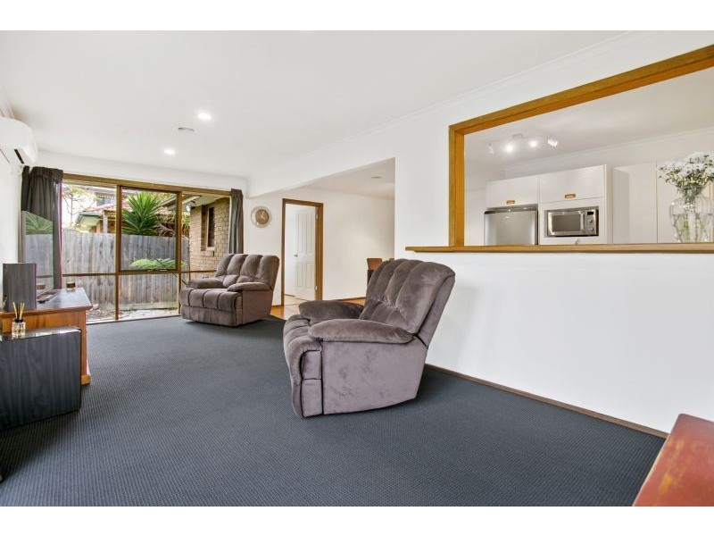 102 Willow Rd, Frankston VIC 3199