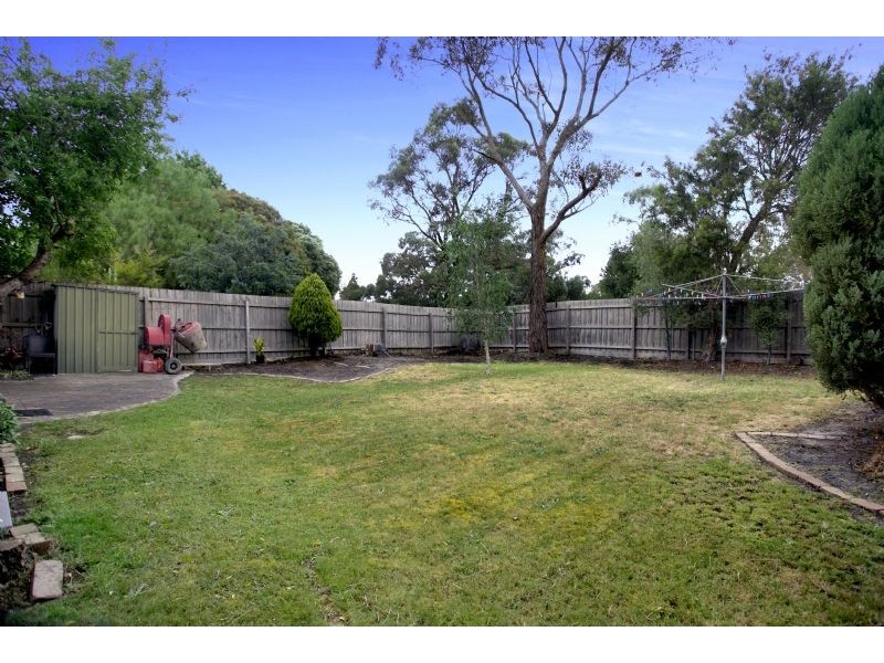 102 Willow Rd, Frankston VIC 3199