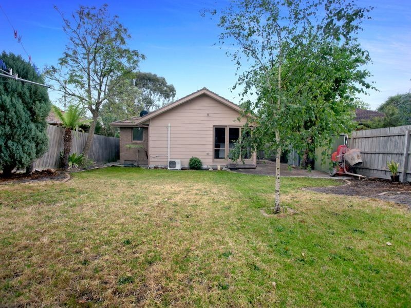 102 Willow Rd, Frankston VIC 3199
