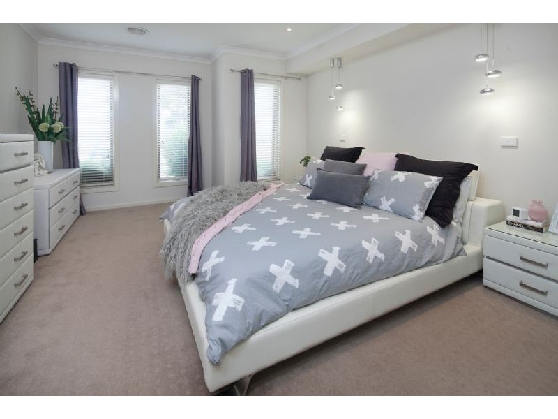 35 Waterhouse Way, Cranbourne South VIC 3977