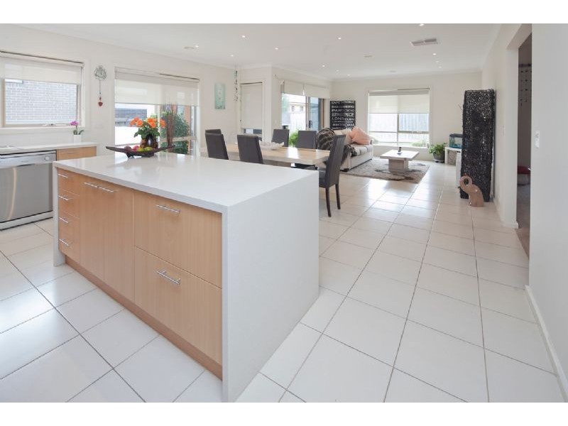 35 Waterhouse Way, Cranbourne South VIC 3977
