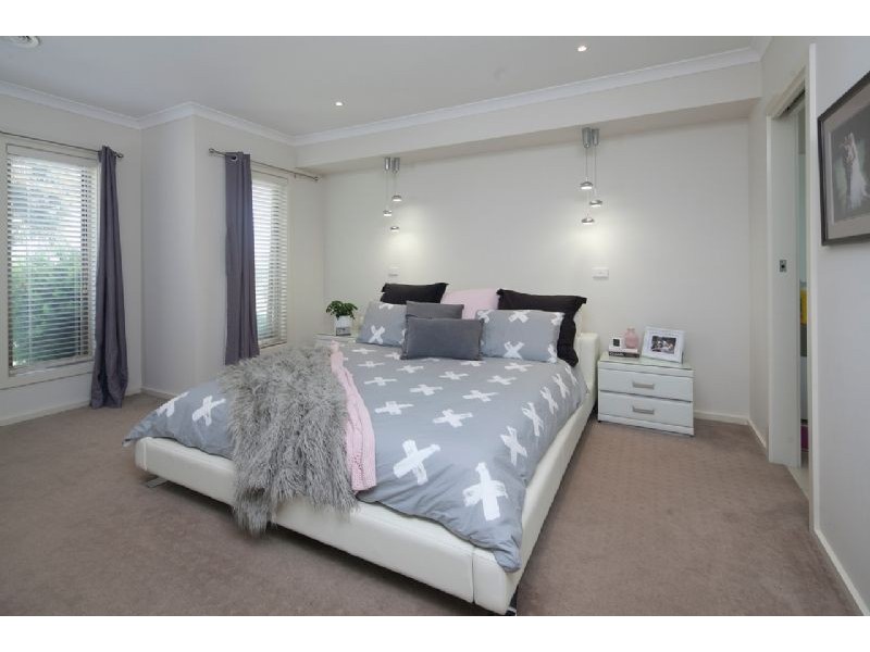 35 Waterhouse Way, Cranbourne South VIC 3977