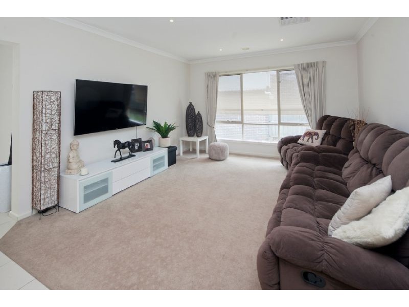 35 Waterhouse Way, Cranbourne South VIC 3977