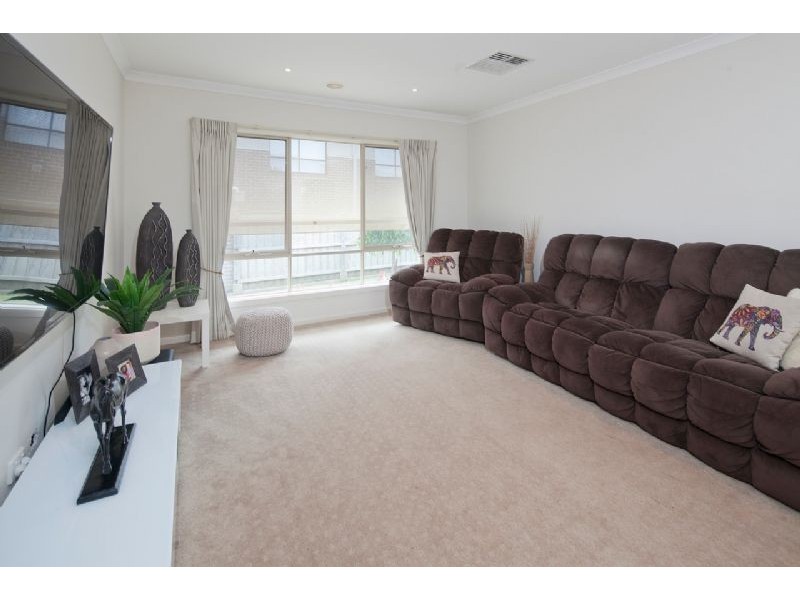 35 Waterhouse Way, Cranbourne South VIC 3977