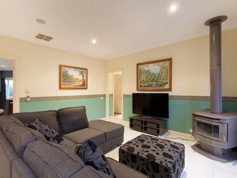 2 Bridgewater Court, Langwarrin VIC 3910