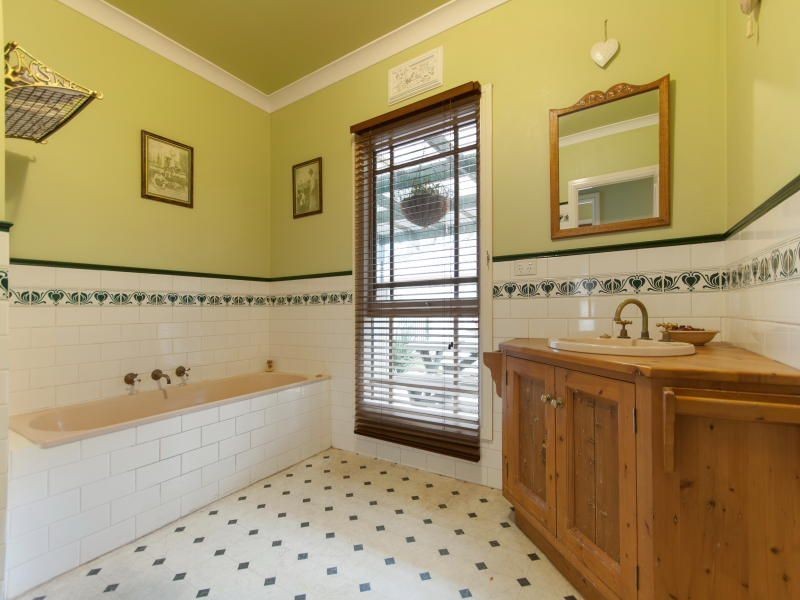 11 Eric Court, Langwarrin VIC 3910