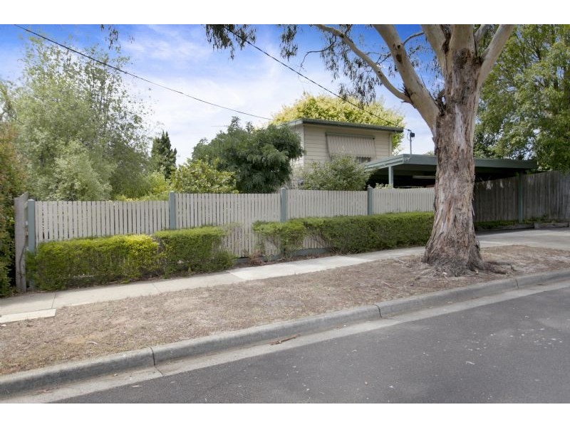 16 Lloyd St, Langwarrin VIC 3910