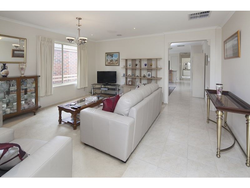 7 Francis Crescent, Langwarrin VIC 3910